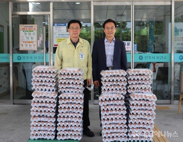 금포농원 대표 코로나19로 고생하는 의료진에게 구운 계란 기부