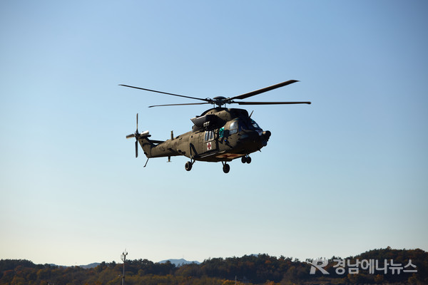 한국항공우주산업(주)가 생산 육군에 납품한 의무후송전용헬기(KUH-1M : Korean Utility Helicopter-1 Medevac)