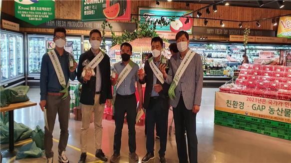 국립농산물품질관리원 진주사무소와 롯데마트 공동 주관으로 국가인증 농식품 소비확산을 위해 지난 3일, 기획판매전을 개최했다.