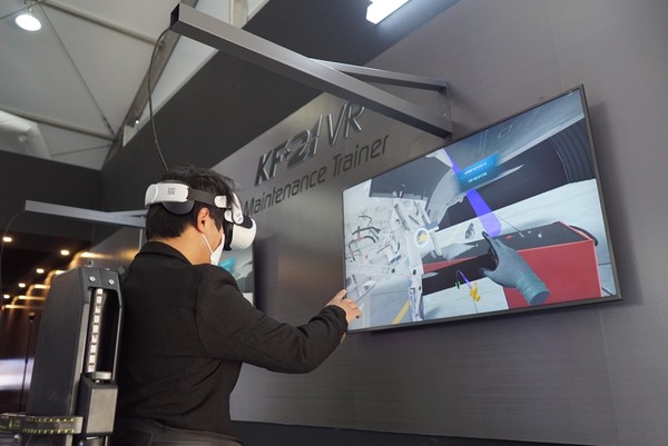 ADEX에서 체험이 가능한 미래형 VR 정비 훈련체계(메타버스존)