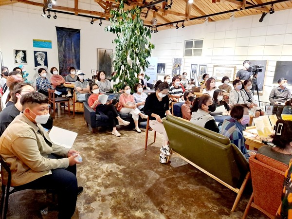 사천시가족센터는 지난 23일, 카페 정미소에서 사천시민을 대상으로 한부모가족 정책 토크 ‘다시 빛나게’를 개최했다.