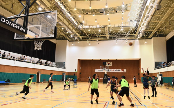 진주시는 지난 14일, 진주문산실내체육관에서 150여 명이 참여한 가운데 ‘2023년 진주시 청소년 3대3 농구대회’를 성황리에 개최했다.