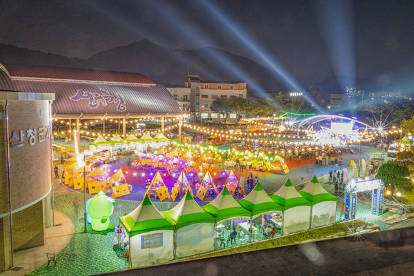 산청에서 처음 열린 야간축제 ‘ON산청 빛나는 여름밤 페스티벌’이 성황리에 마무리됐다.