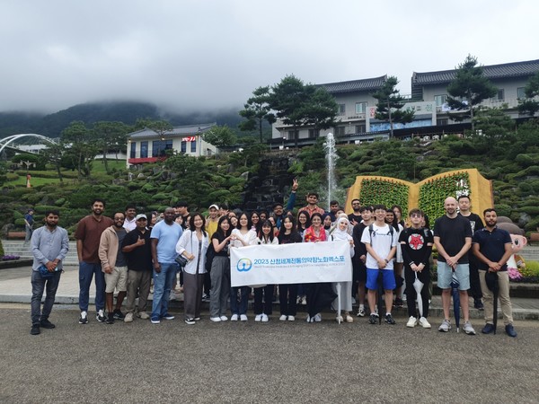 창원대학교 외국인 유학생 60여 명이 지난 16일, 산청세계전통의약항노화엑스포 현장을 방문했다.