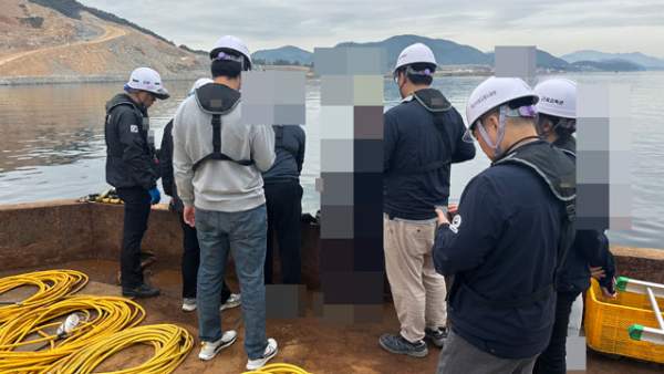 창원해경이 지난 3일 고성군 동해면에서 석축작업 확인 중이던 잠수사가 사망한 사건을 조사하고 있다.