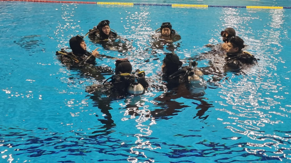진주소방서가 지난 5·10·15일, 3일간 창원실내수영장 잠수풀에서 ‘겨울철 구조대원 수난 사고대비 구조훈련’을 진행했다.