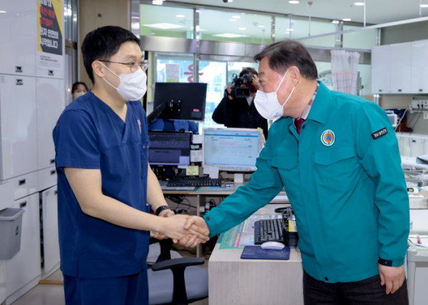 김윤철 합천군수, 지역응급의료기관 등 의료현장 방문