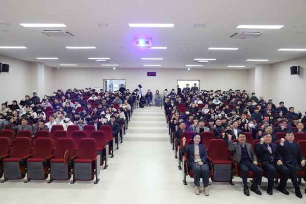 한국폴리텍대학 진주캠퍼스가 지난 4일 오전 11시, 창의공학관 드림홀에서 2024학년도 하이테크·전문기술과정 입학식을 가졌다.
