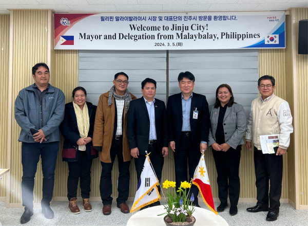 필리핀 말라이발라이시 대표단이 진주시 환경관리시스템 벤치마킹 및 교류 논의를 위해 5일부터 2일간 진주시를 방문했다.